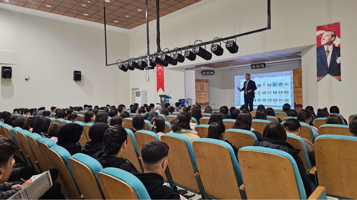 Lefke Avrupa Üniversitesinden Avukat Mehmet GÜNEŞ Öğrencilerimize Motivasyon Konuşması